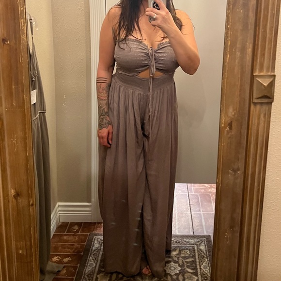 NWT Mustard seed Smocked Cutout Halter jumpsuit - Picture 4 of 5